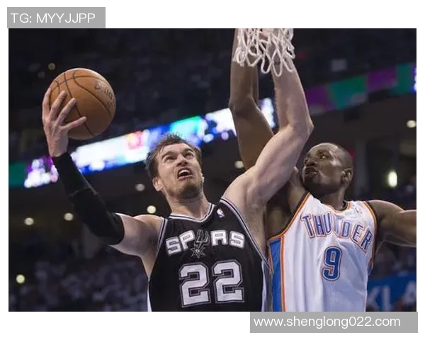 2016年NBA季后赛首场对决雷霆与马刺的精彩瞬间与战术分析